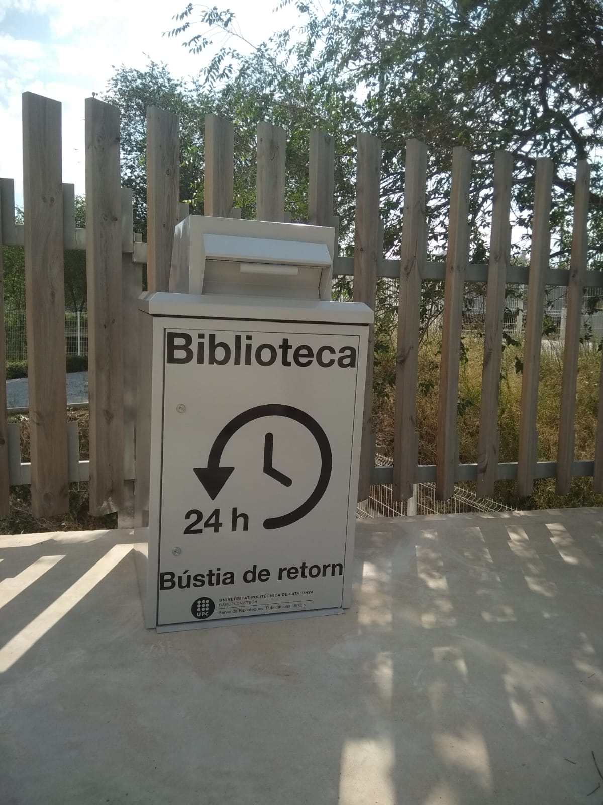 Estrenem bústia de retorn de llibres