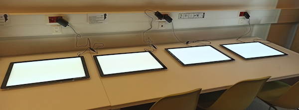 Noves taules de llum LED A3 per utilitzar dins la biblioteca